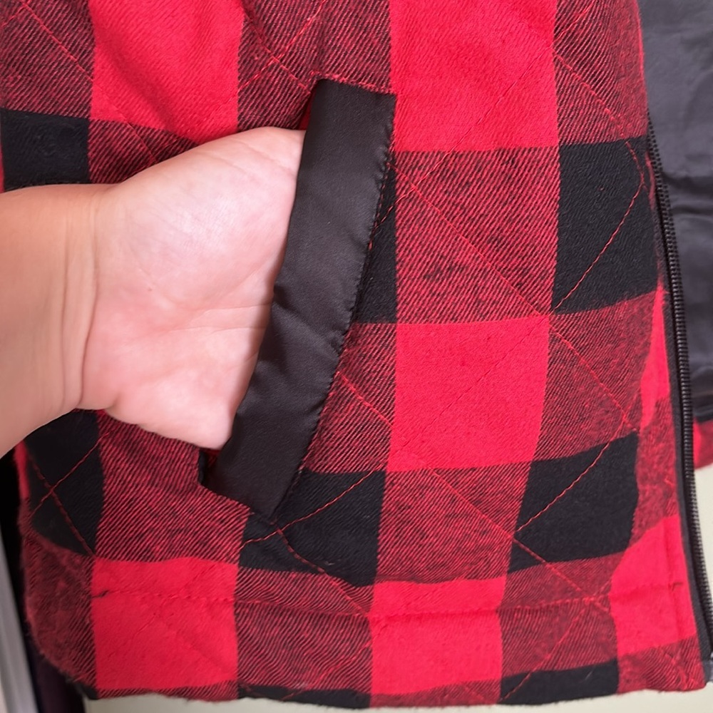 Pink Lily Women’s Winter Plaid Vest, Great Condition! Size Medium - Picture 4 of 6